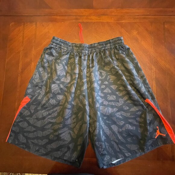 Jordan Camo Dri-Fit men’s basketball shorts - Picture 2 of 5